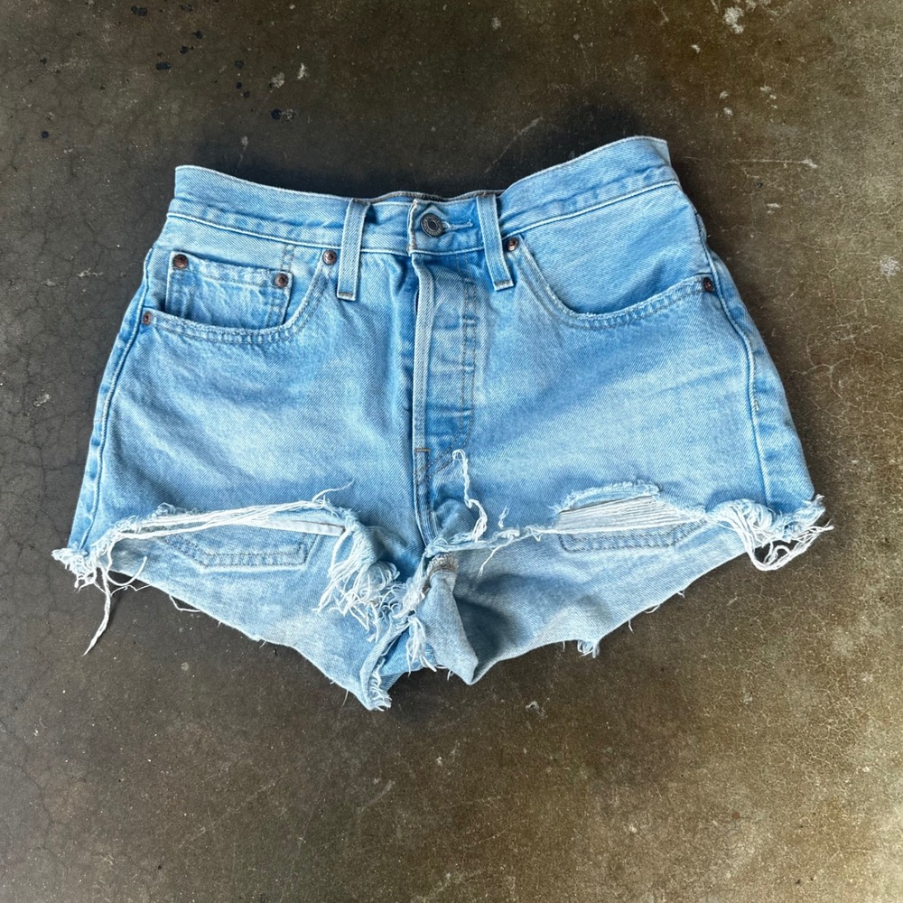 Levis 501 Original Shorts Women 26 Light Blue Excellent Distressed Cut Off Denim